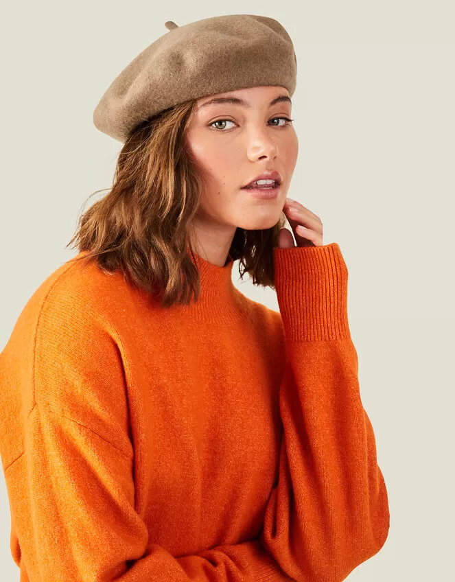 Accessories Beret Hat In Pure Wool Camel - Image 3